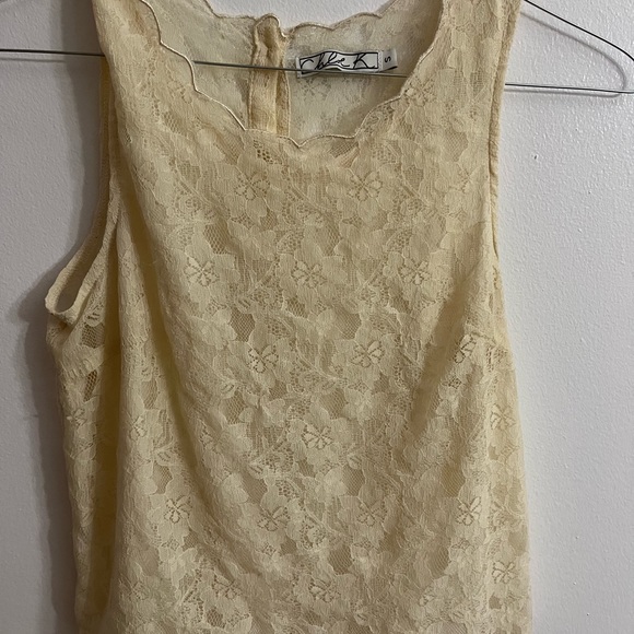 Chloe-K Lace Eggshell Tank top - Picture 4 of 5